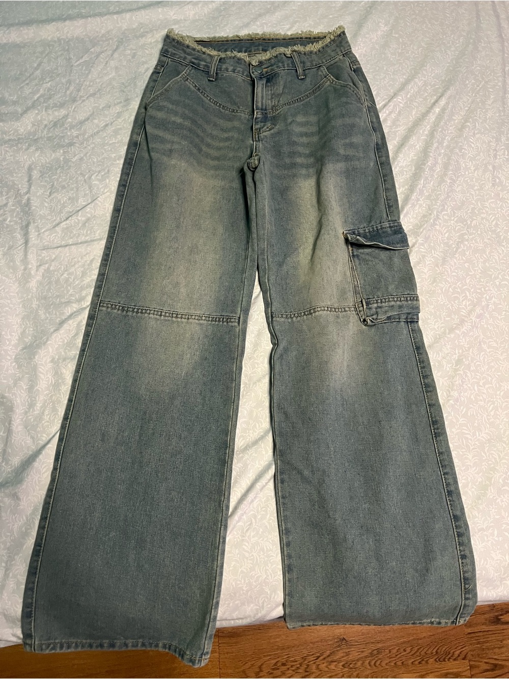 SHEIN Women's Wide-Leg Cargo Jeans in Washed Blue